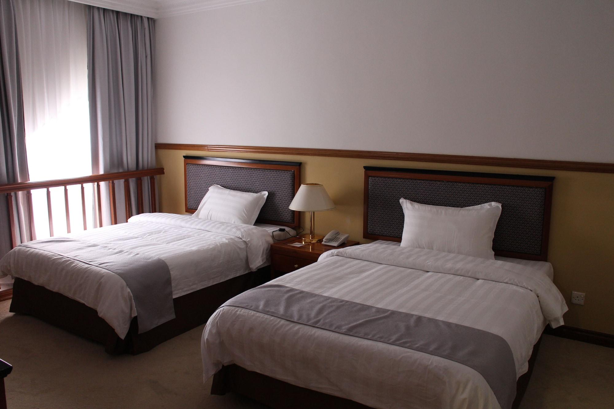 Parkview Hotel Kampong Jerudong Екстериор снимка