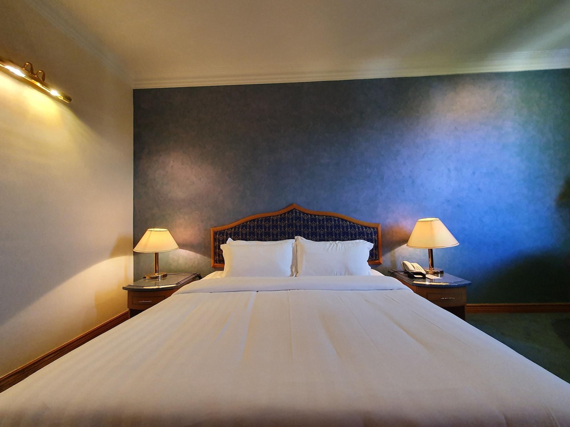 Parkview Hotel Kampong Jerudong Екстериор снимка