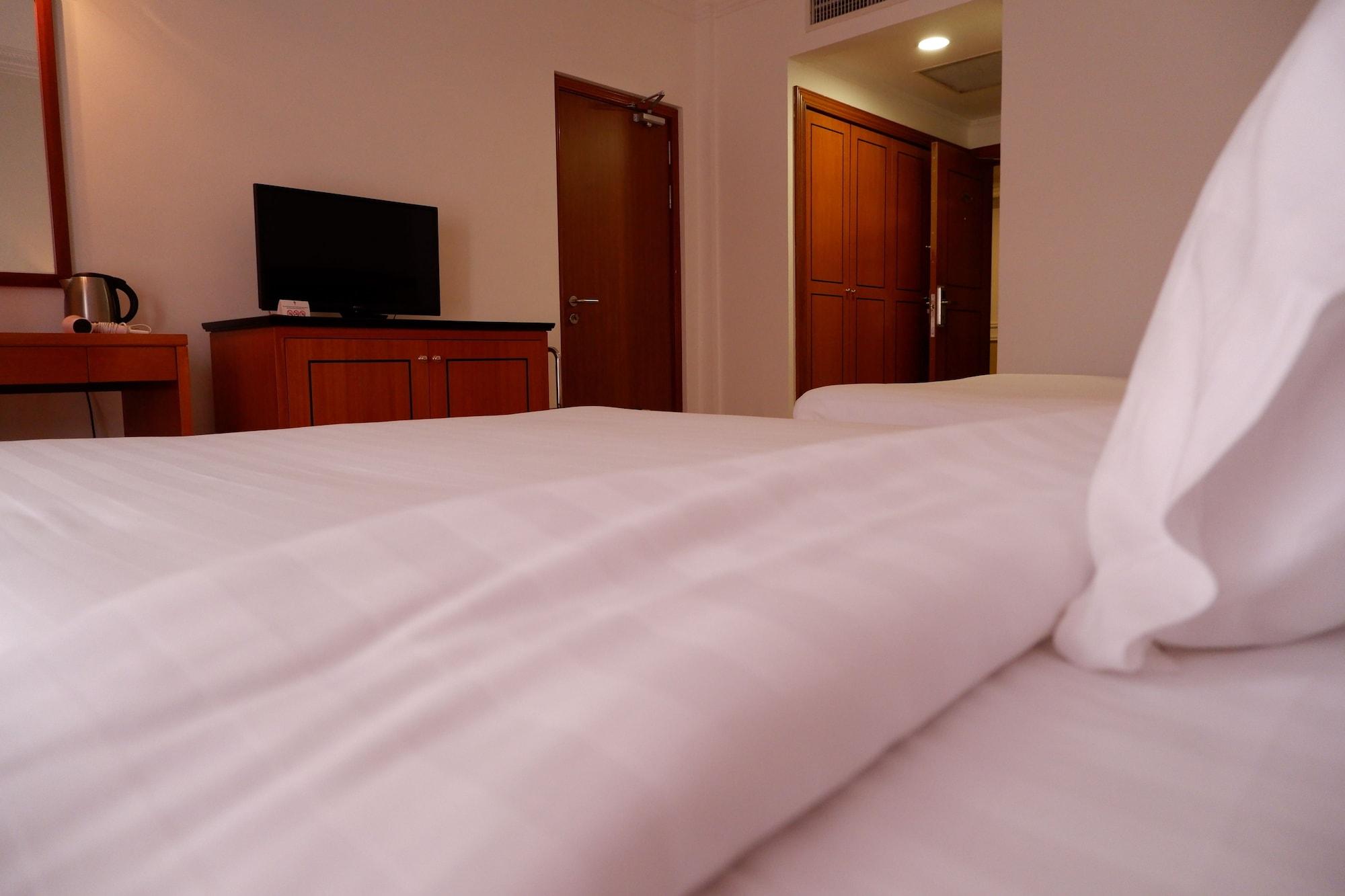 Parkview Hotel Kampong Jerudong Екстериор снимка