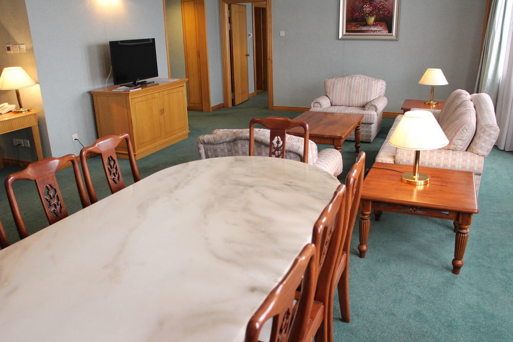 Parkview Hotel Kampong Jerudong Екстериор снимка