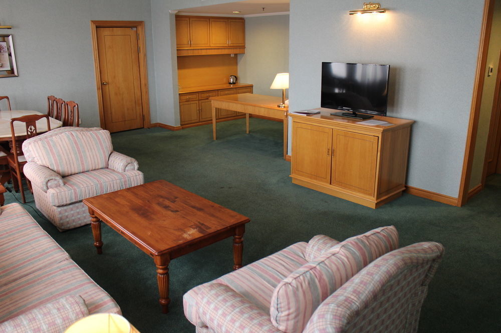 Parkview Hotel Kampong Jerudong Екстериор снимка