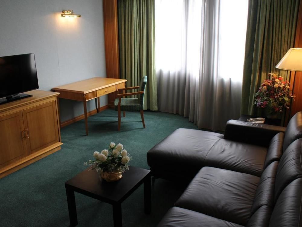 Parkview Hotel Kampong Jerudong Екстериор снимка
