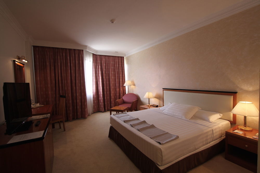 Parkview Hotel Kampong Jerudong Екстериор снимка