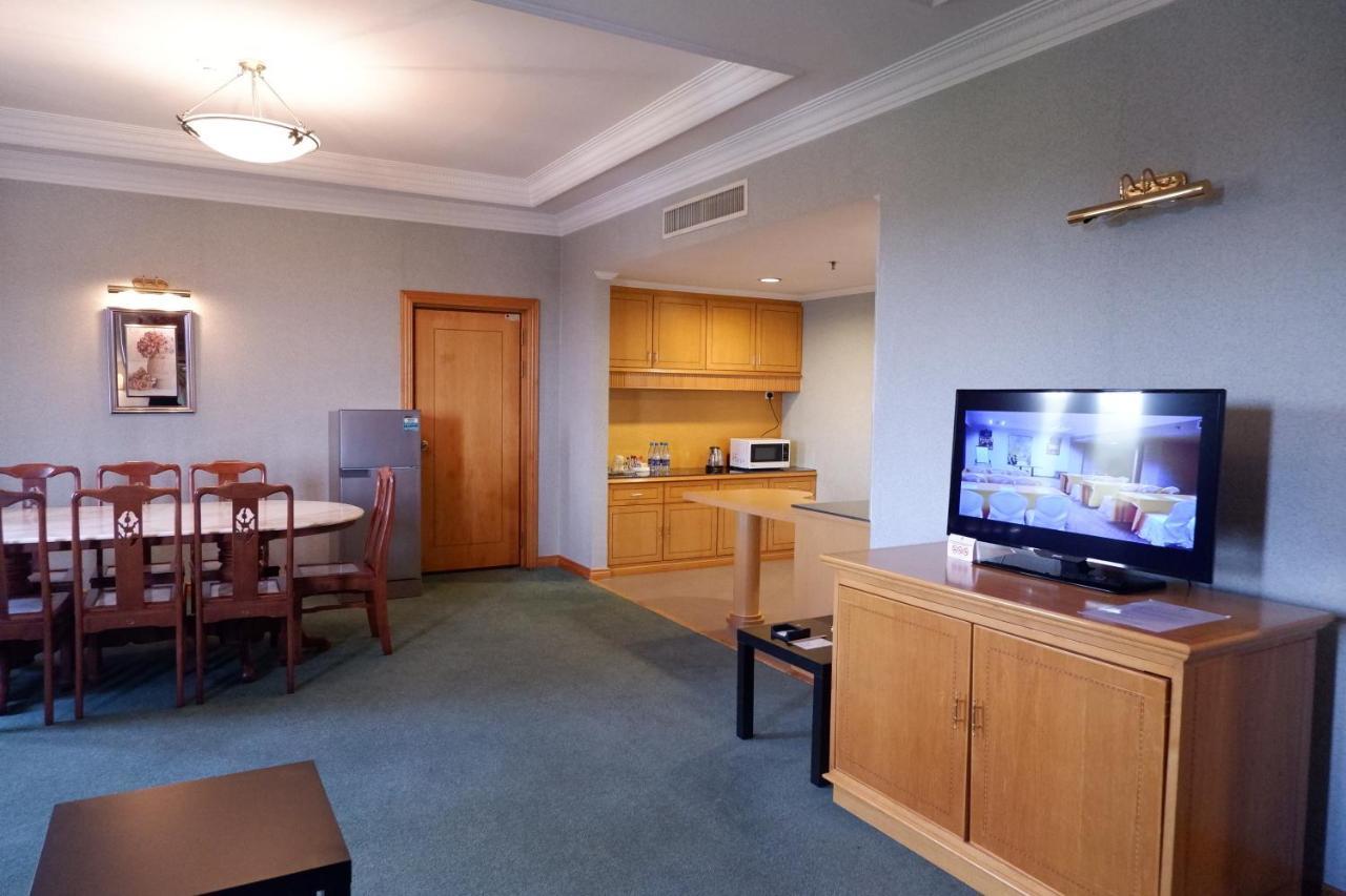 Parkview Hotel Kampong Jerudong Екстериор снимка