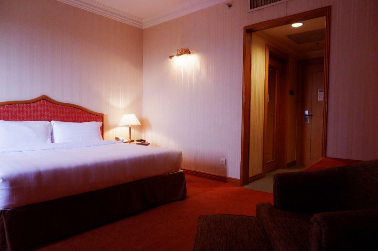 Parkview Hotel Kampong Jerudong Екстериор снимка