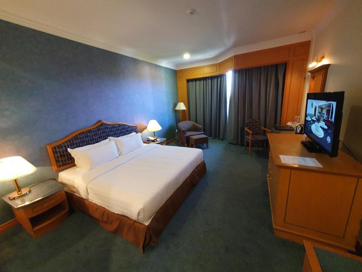 Parkview Hotel Kampong Jerudong Екстериор снимка