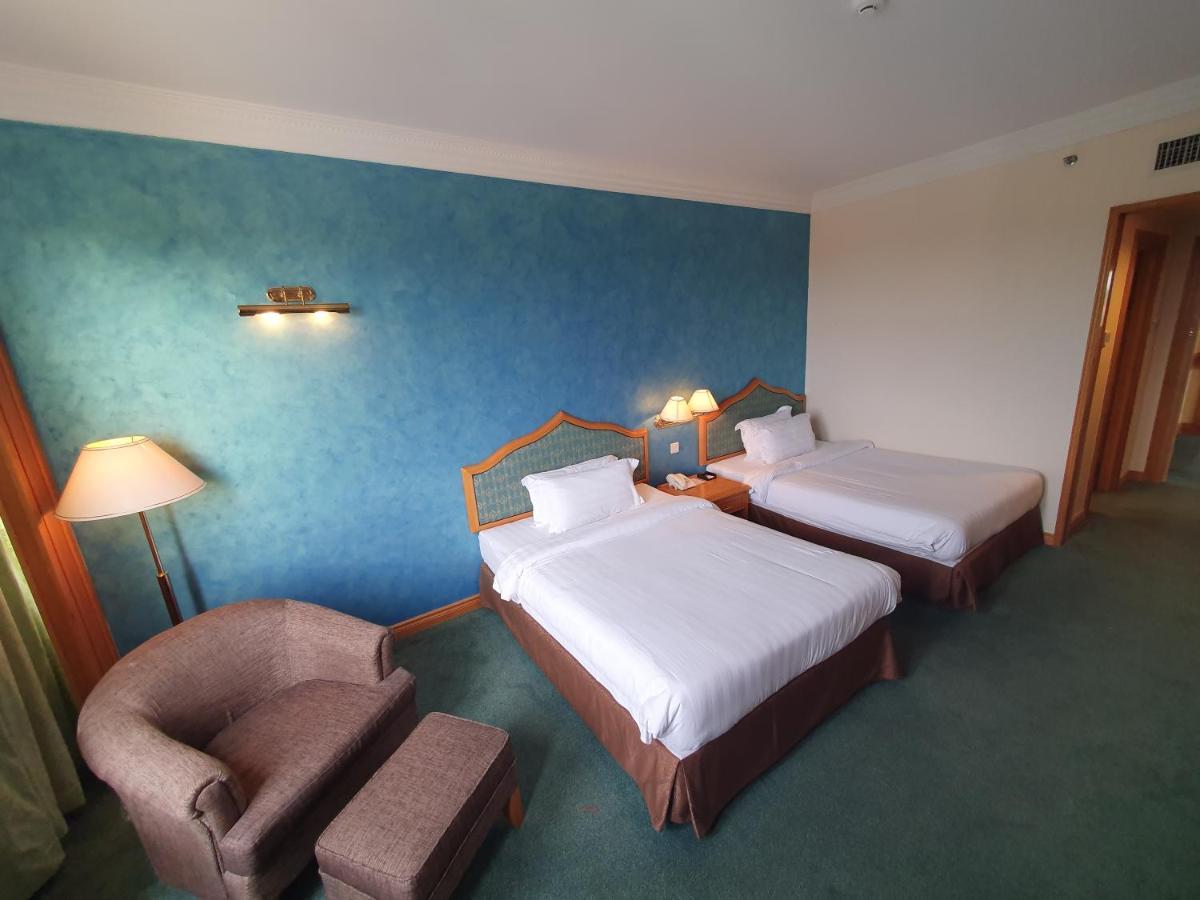Parkview Hotel Kampong Jerudong Екстериор снимка