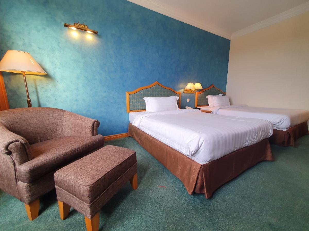 Parkview Hotel Kampong Jerudong Екстериор снимка